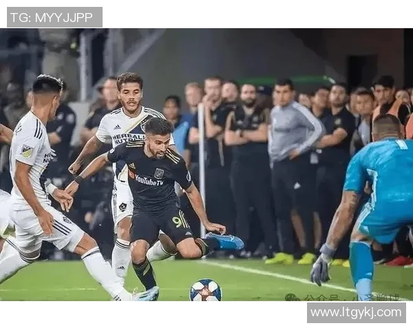 足球盛宴：深入解析北京足球队的团队协作与战术配合之道