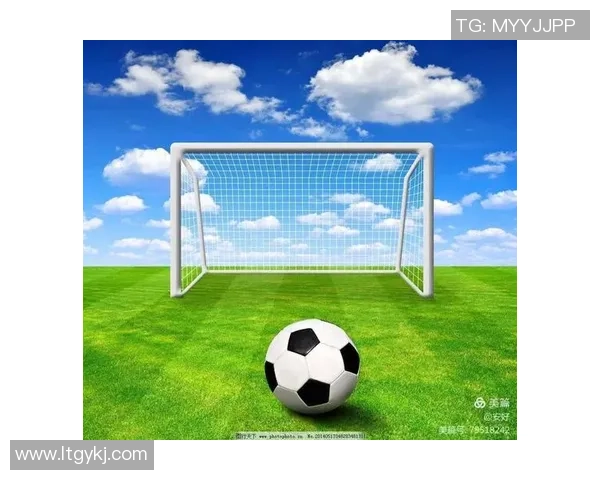 足球明星侧面雕刻艺术作品展现运动之美与激情的完美结合